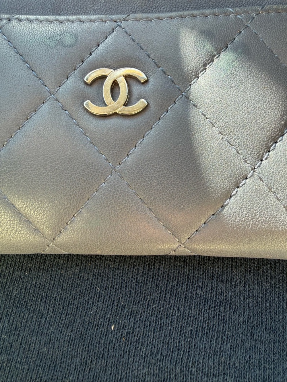 CHANEL Quilted Card Holder in Metallic Gray with Gold CC - Picture 5 of 11